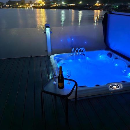 Lakeside Holiday Home With Hot Tub Tattershall Buitenkant foto