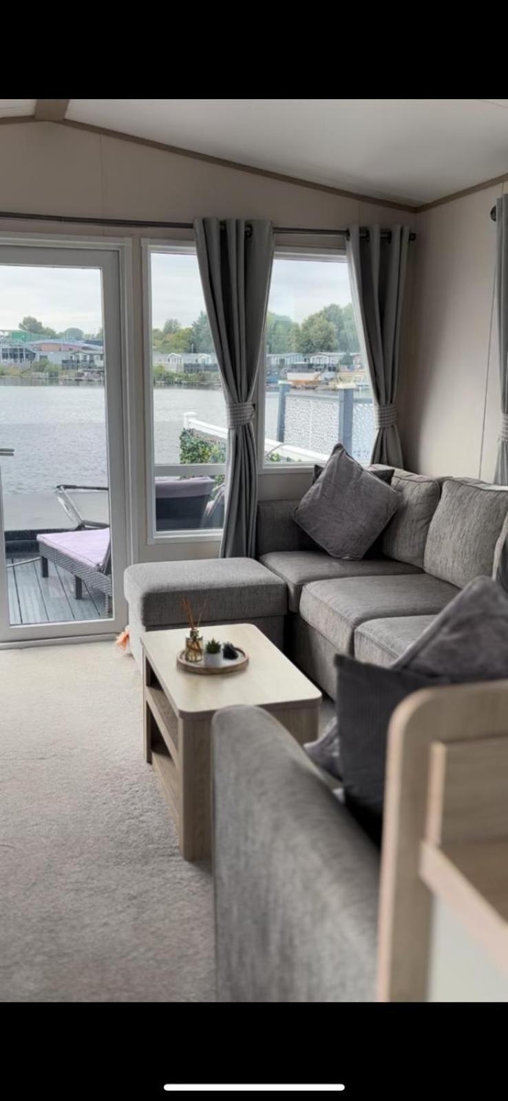Lakeside Holiday Home With Hot Tub Tattershall Buitenkant foto