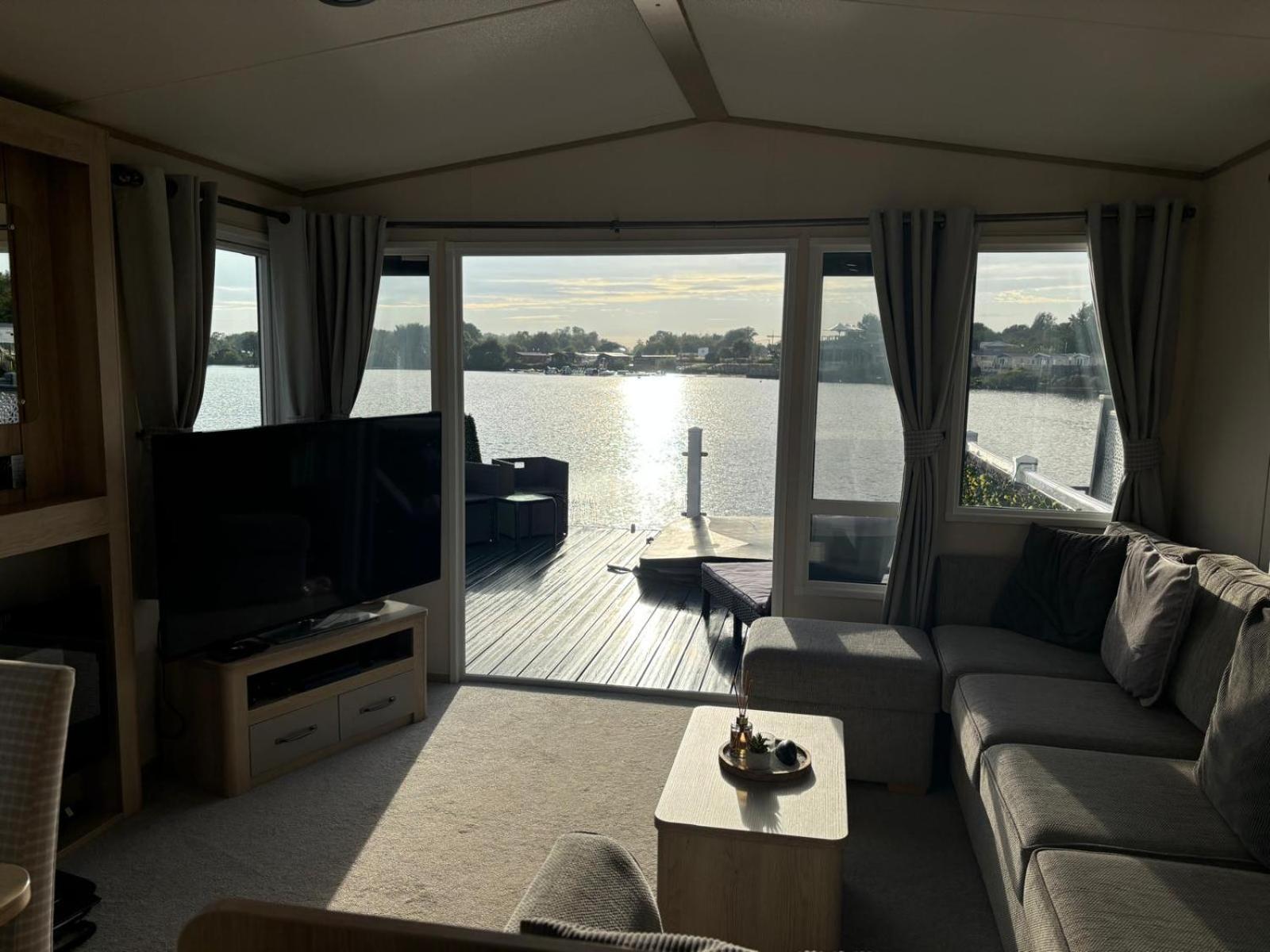 Lakeside Holiday Home With Hot Tub Tattershall Buitenkant foto