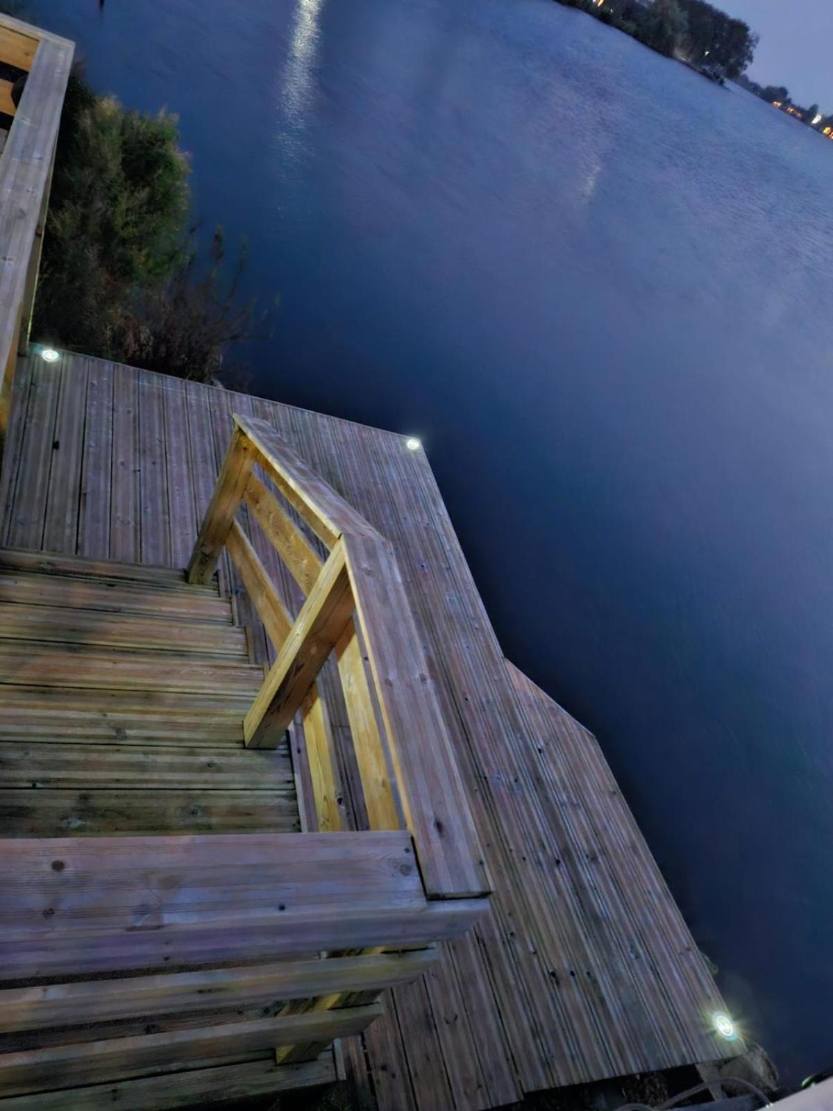 Lakeside Holiday Home With Hot Tub Tattershall Buitenkant foto