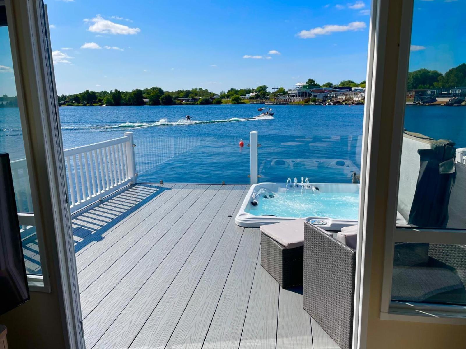 Lakeside Holiday Home With Hot Tub Tattershall Buitenkant foto