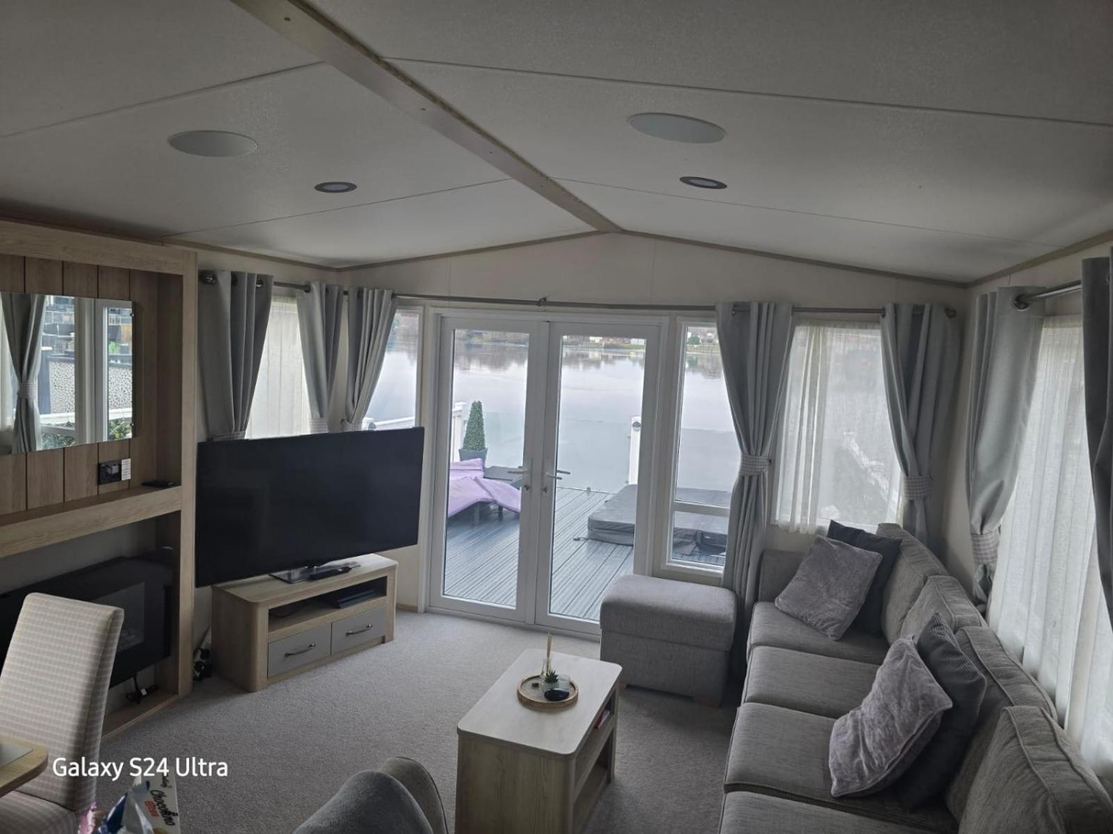 Lakeside Holiday Home With Hot Tub Tattershall Buitenkant foto