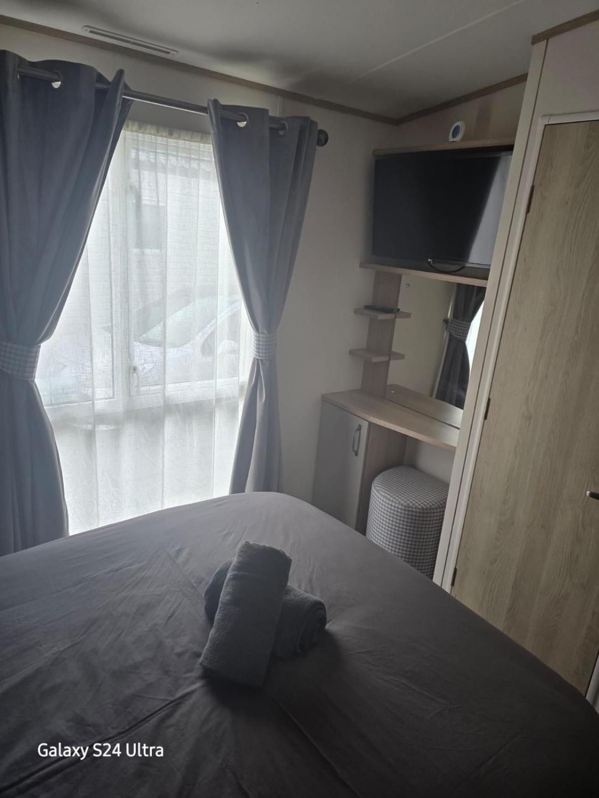 Lakeside Holiday Home With Hot Tub Tattershall Buitenkant foto